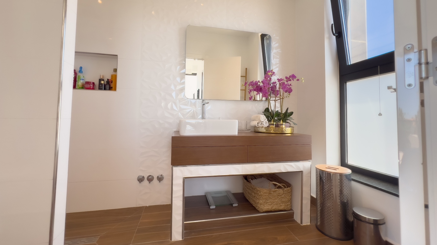 New Build Villa with Modern Design in One of Calpe's Most Exclusive Areas - 3 Bedrooms, Sauna, Private Pool, and Sea Views