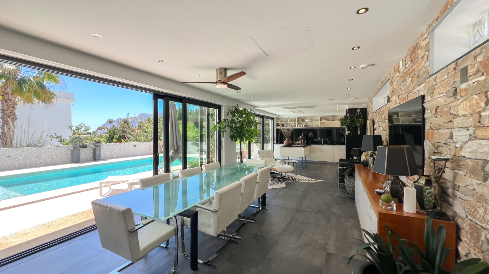 New Build Villa with Modern Design in One of Calpe's Most Exclusive Areas - 3 Bedrooms, Sauna, Private Pool, and Sea Views