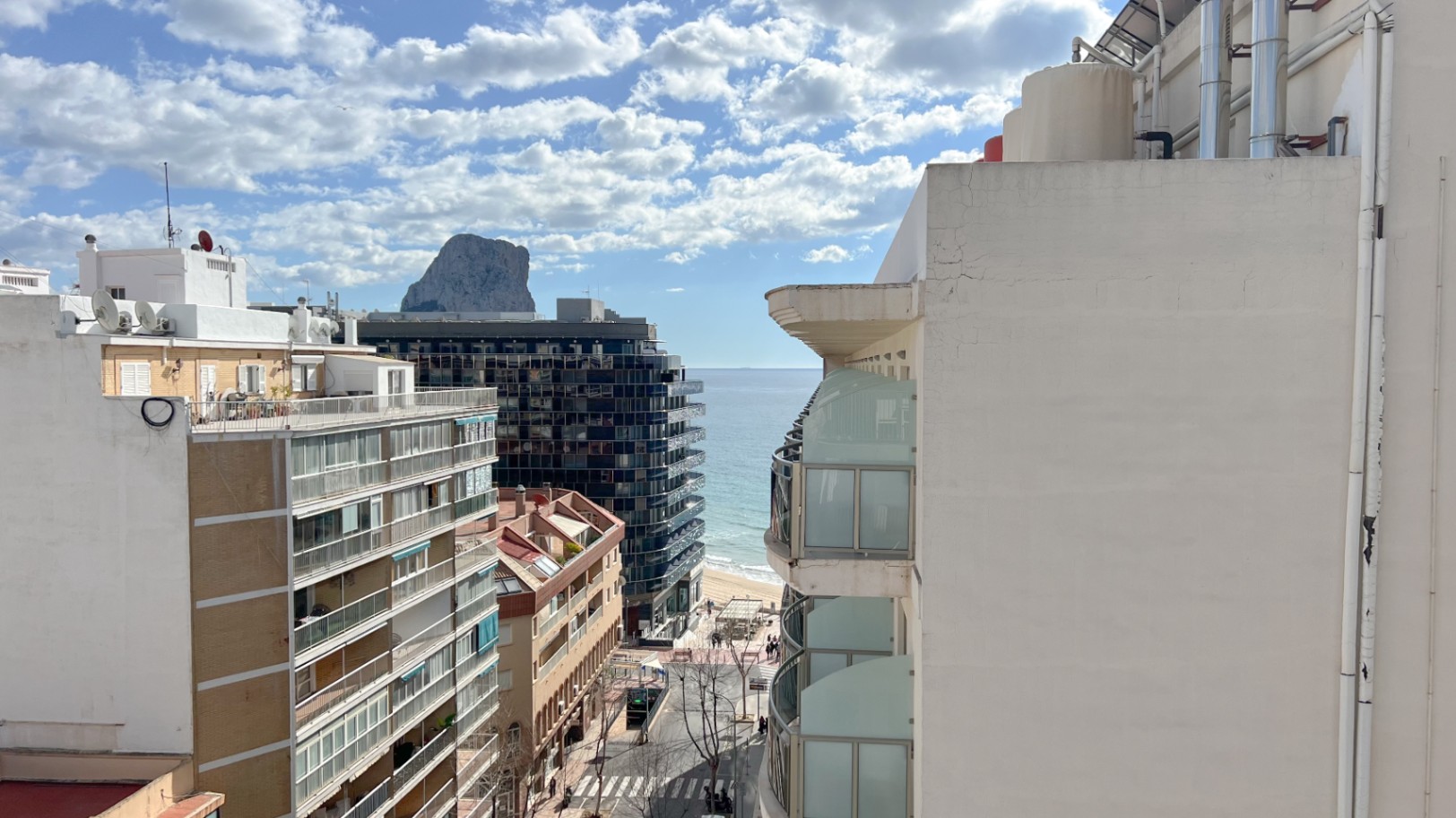Luxurious Modern Penthouse Apartment in Superb Location by the Beach with Sea Views
