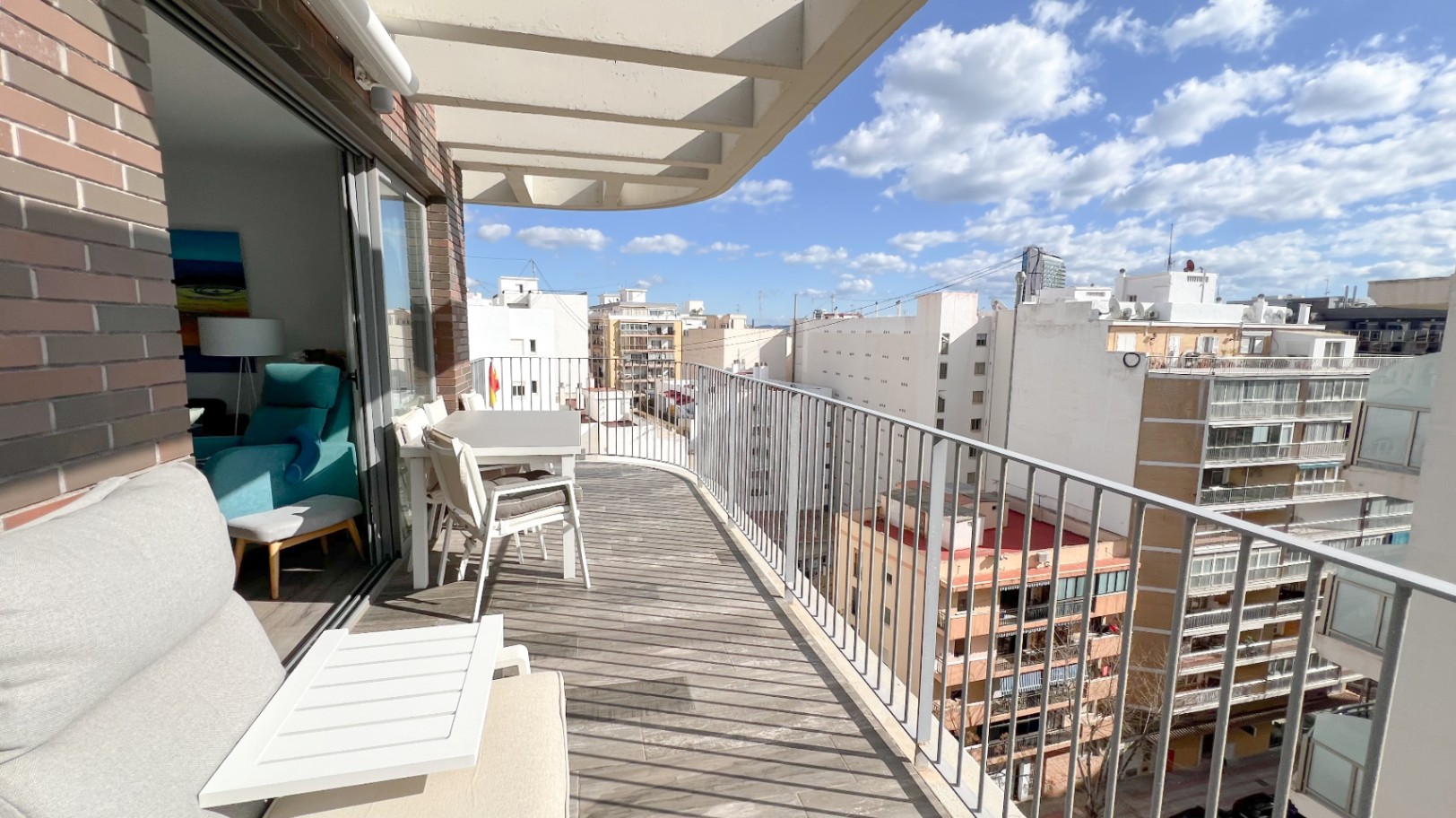 Luxurious Modern Penthouse Apartment in Superb Location by the Beach with Sea Views