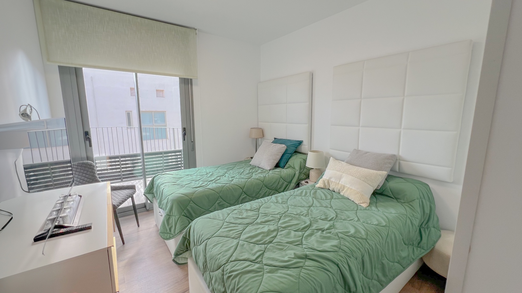 Luxurious Modern Penthouse Apartment in Superb Location by the Beach with Sea Views
