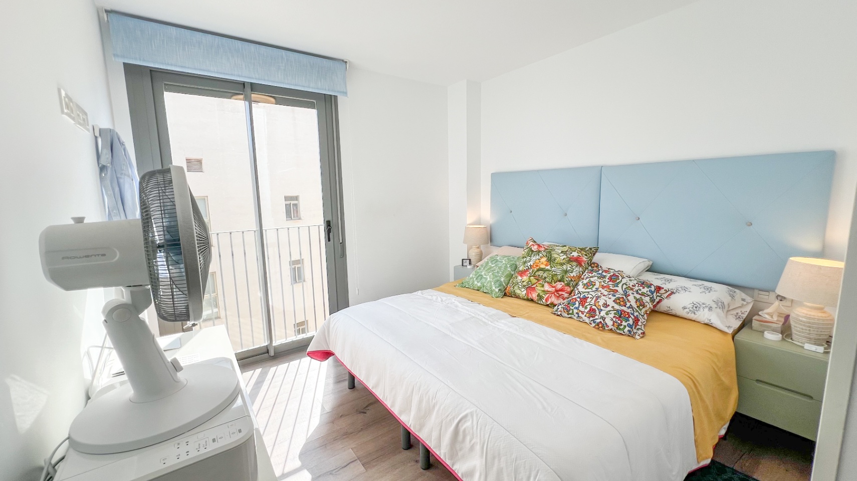 Luxurious Modern Penthouse Apartment in Superb Location by the Beach with Sea Views